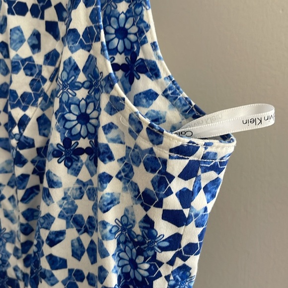 Calvin Klein A-Line Blue/White floral sleeveless dress, 98% cotton, 2% spandex - Picture 5 of 9